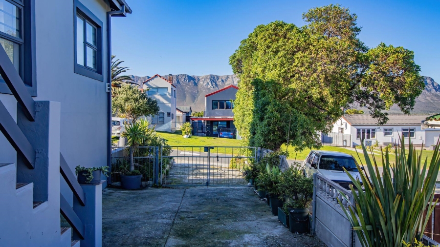 4 Bedroom Property for Sale in De Kelders Western Cape